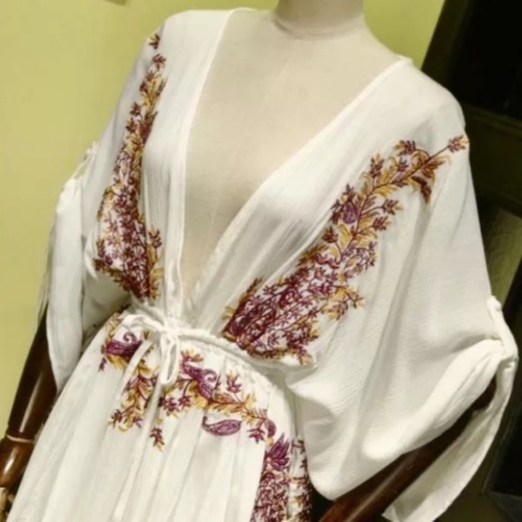 White Floral Embroidered Deep V Boho Gypsy Dress - Picture 8 of 9